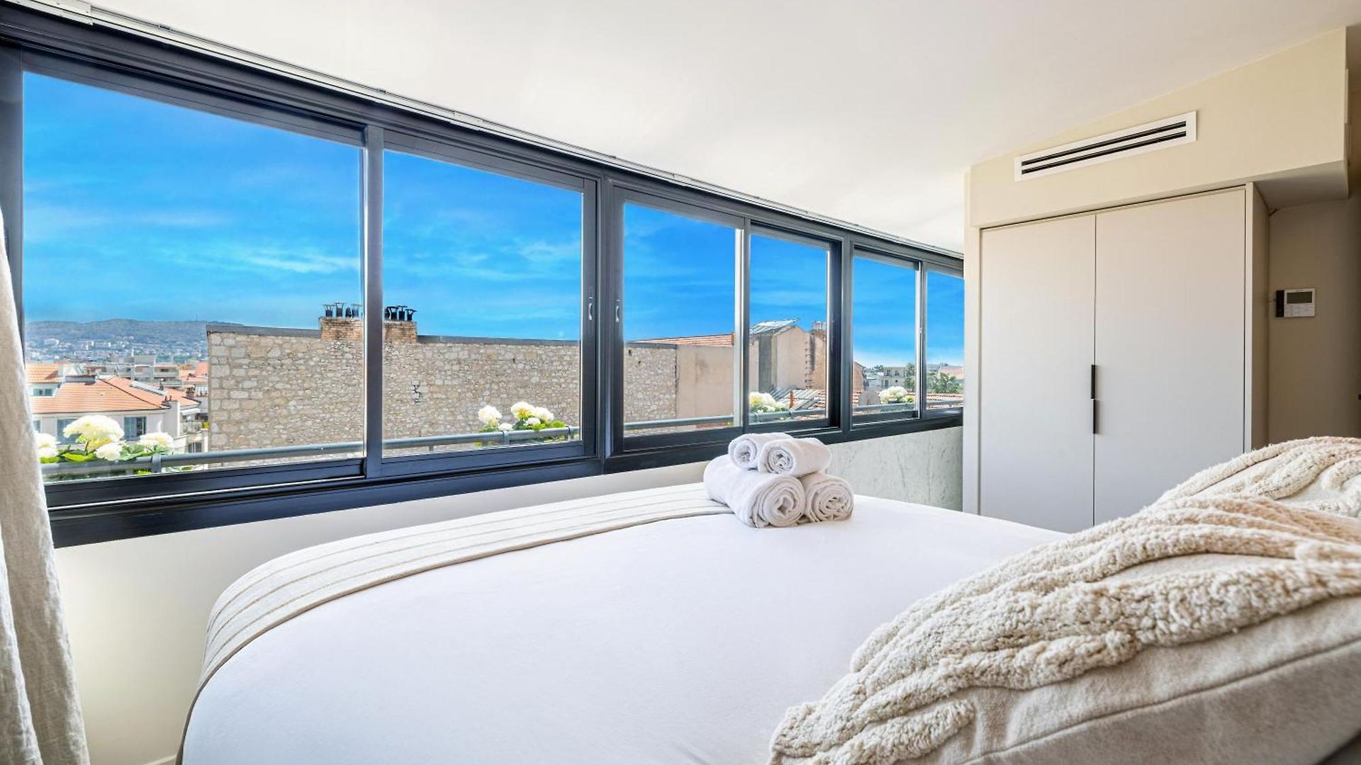 Luxurious Penthouse, 2 Bedroom Suites, 3 Spacious Terraces, Gorgeous Views Of Mountains And Sea, *