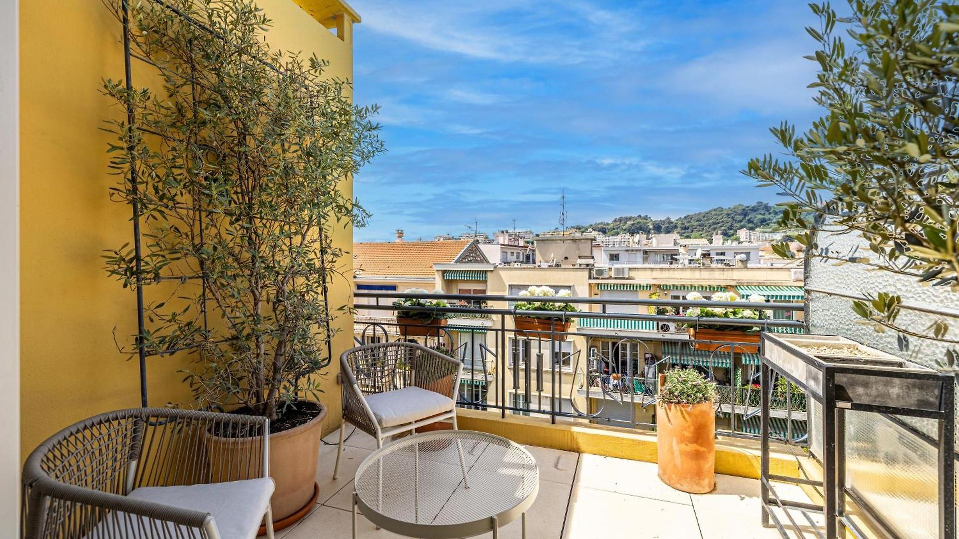 Luxurious Penthouse, 2 Bedroom Suites, 3 Spacious Terraces, Gorgeous Views Of Mountains And Sea, Nice