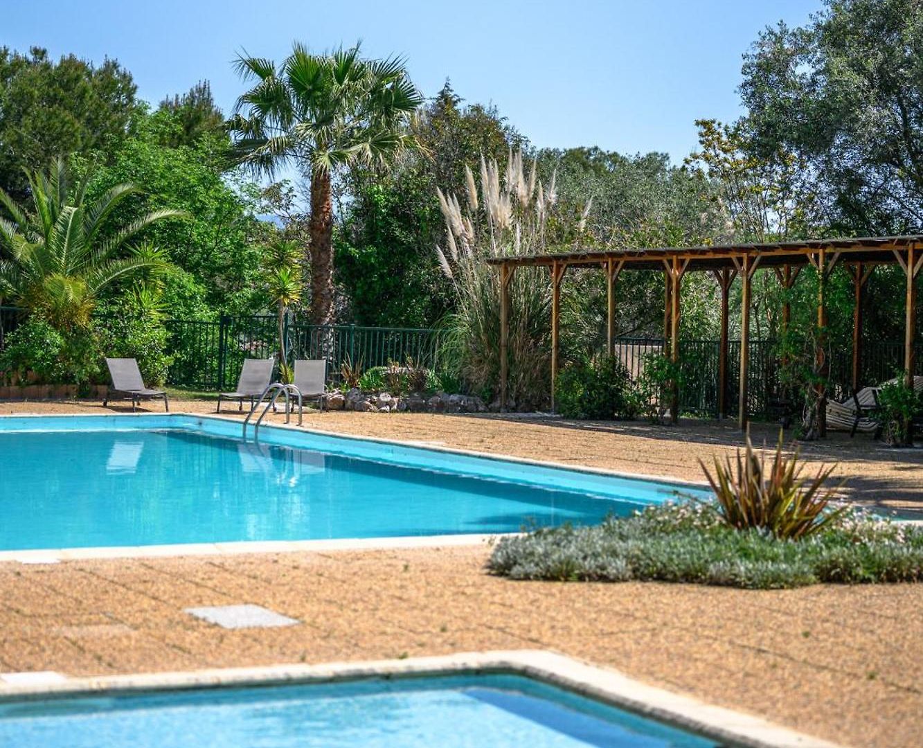 Fabron, Terrasse & Piscine Dans