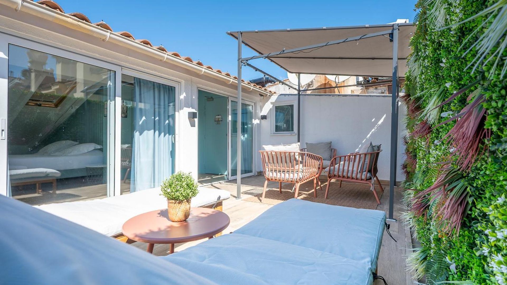 Ozz Auberge de jeunesse *