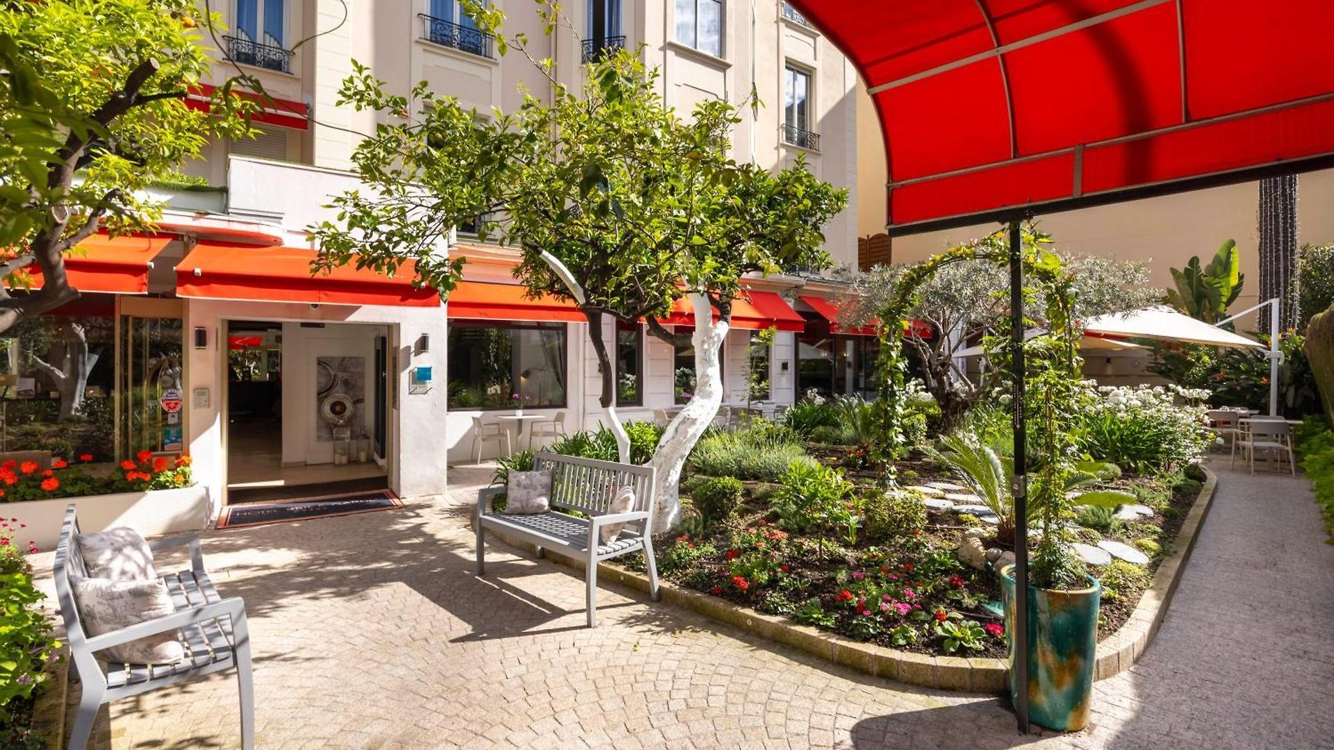 Western Brice Garden Hotel