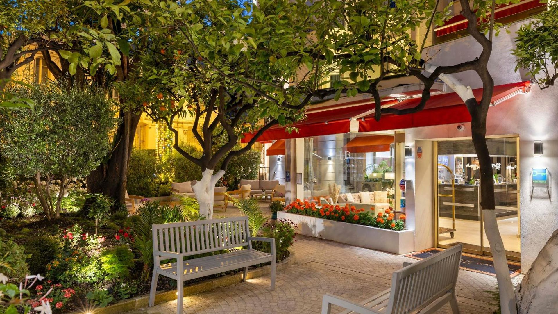 Hotel Western Brice Garden 4*