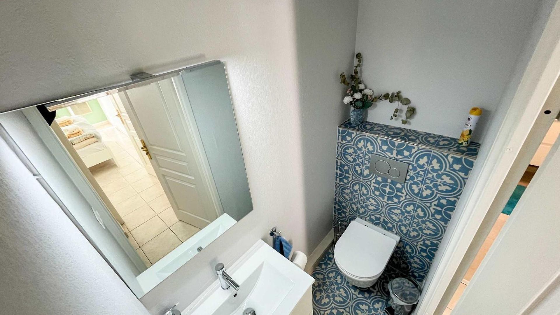 Risso - Charming One Bedroom With A Balcony