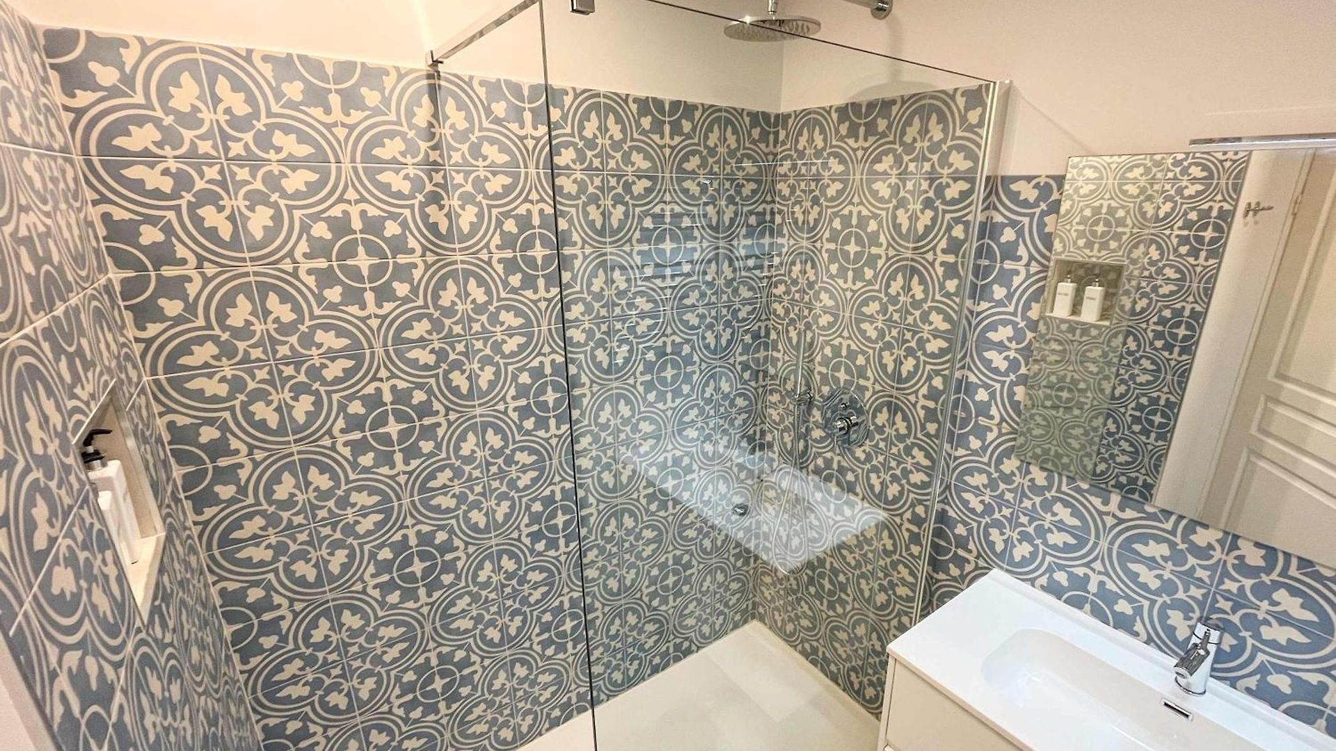Apartment Risso - Charming One Bedroom With A Balcony