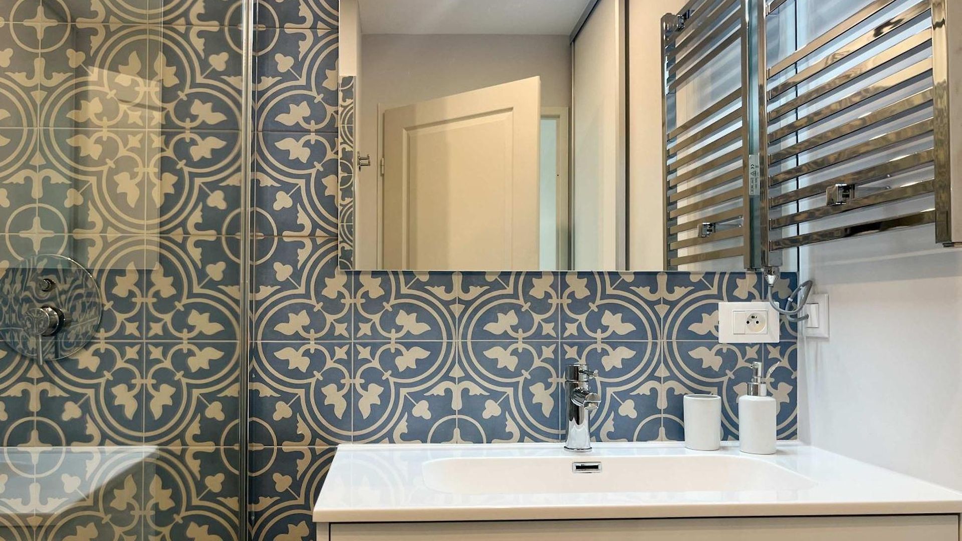 Risso - Charming One Bedroom With A Balcony