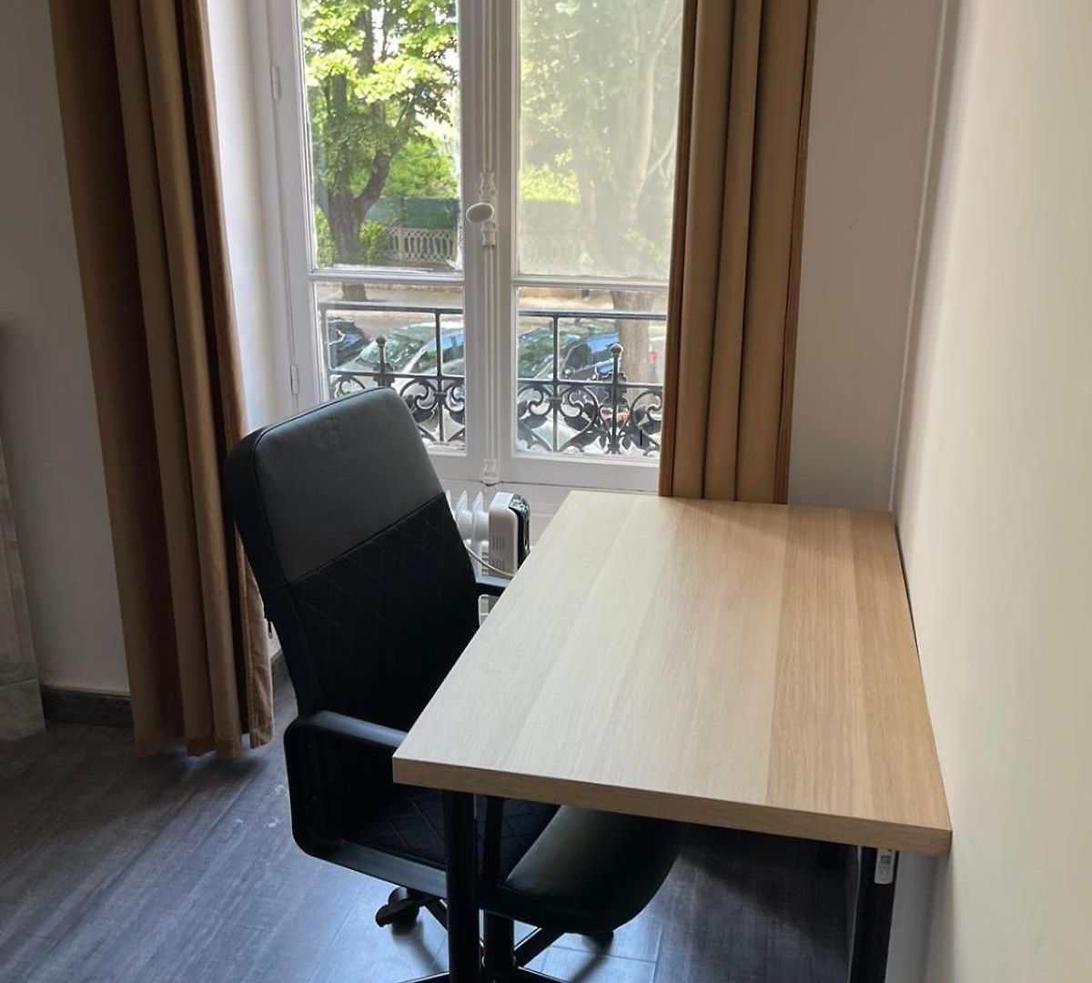 2 Spacious Bedrooms Near Riquier Station! Appartement *