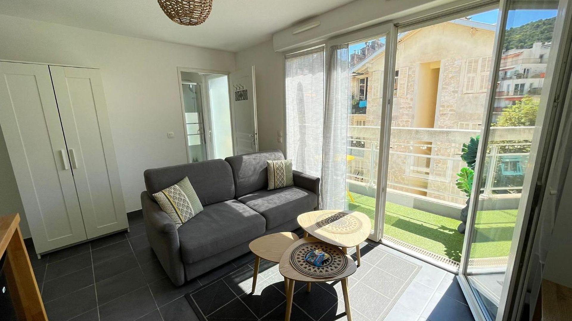 Climatisé Avec Terrasse Ensoleillée Appartement *
