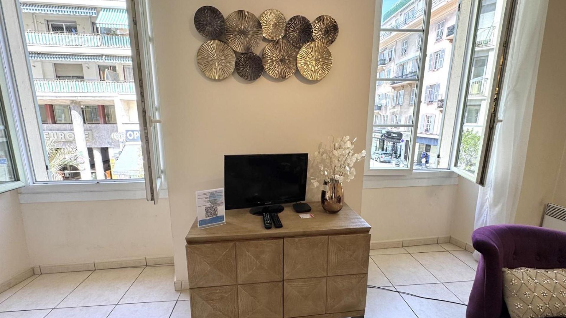 Riviera - Des Postes 2 - Center Massena Nice