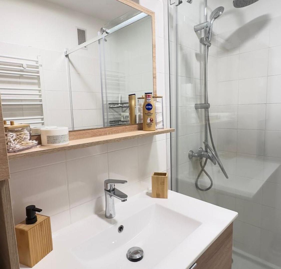 Apartment Charming And Spacious Two-room With Terrace And Ac *
