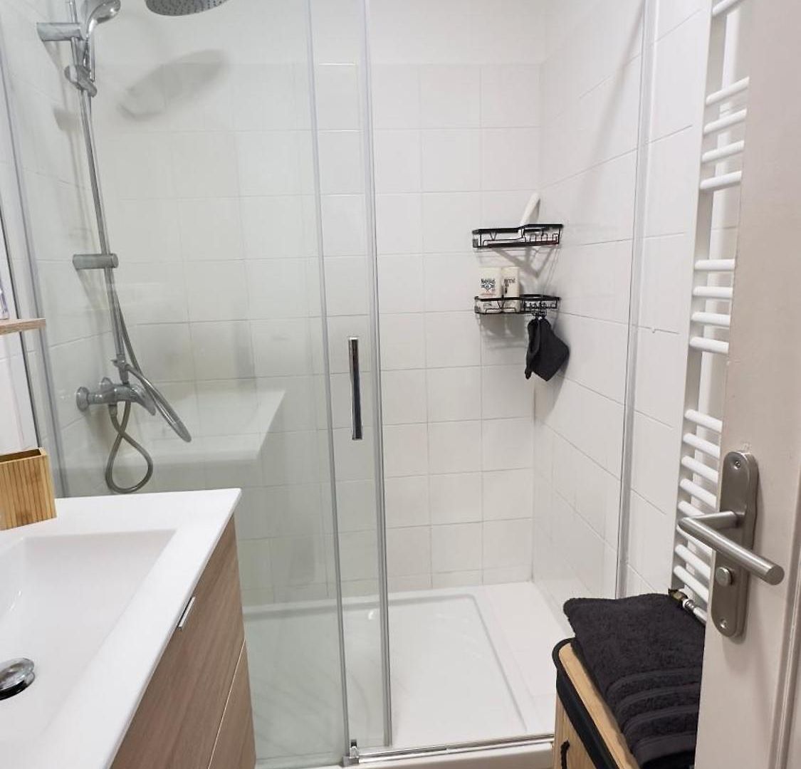 Charming And Spacious Two-room With Terrace And Ac