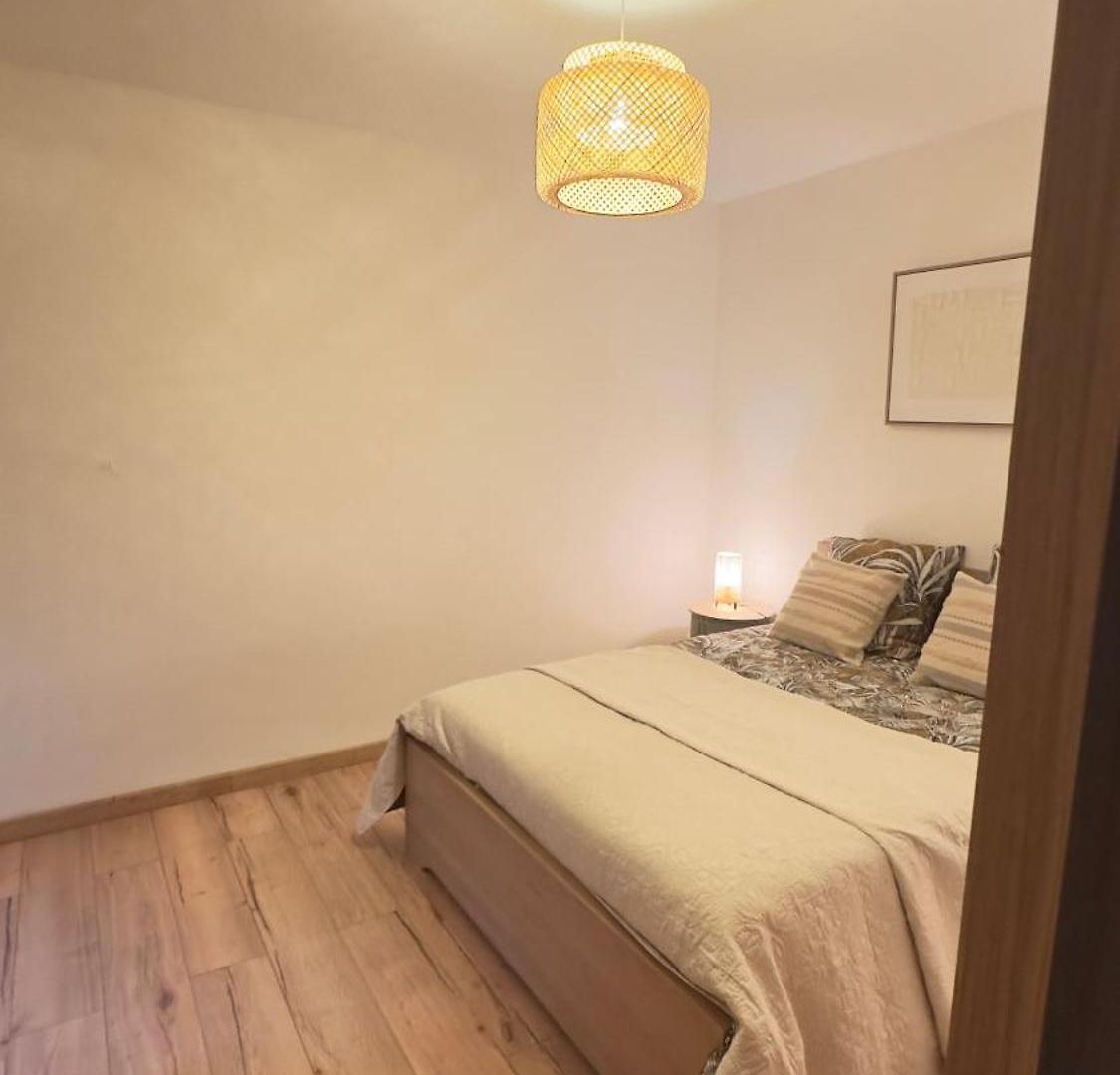 Charming And Spacious Two-room With Terrace And Ac Apartment