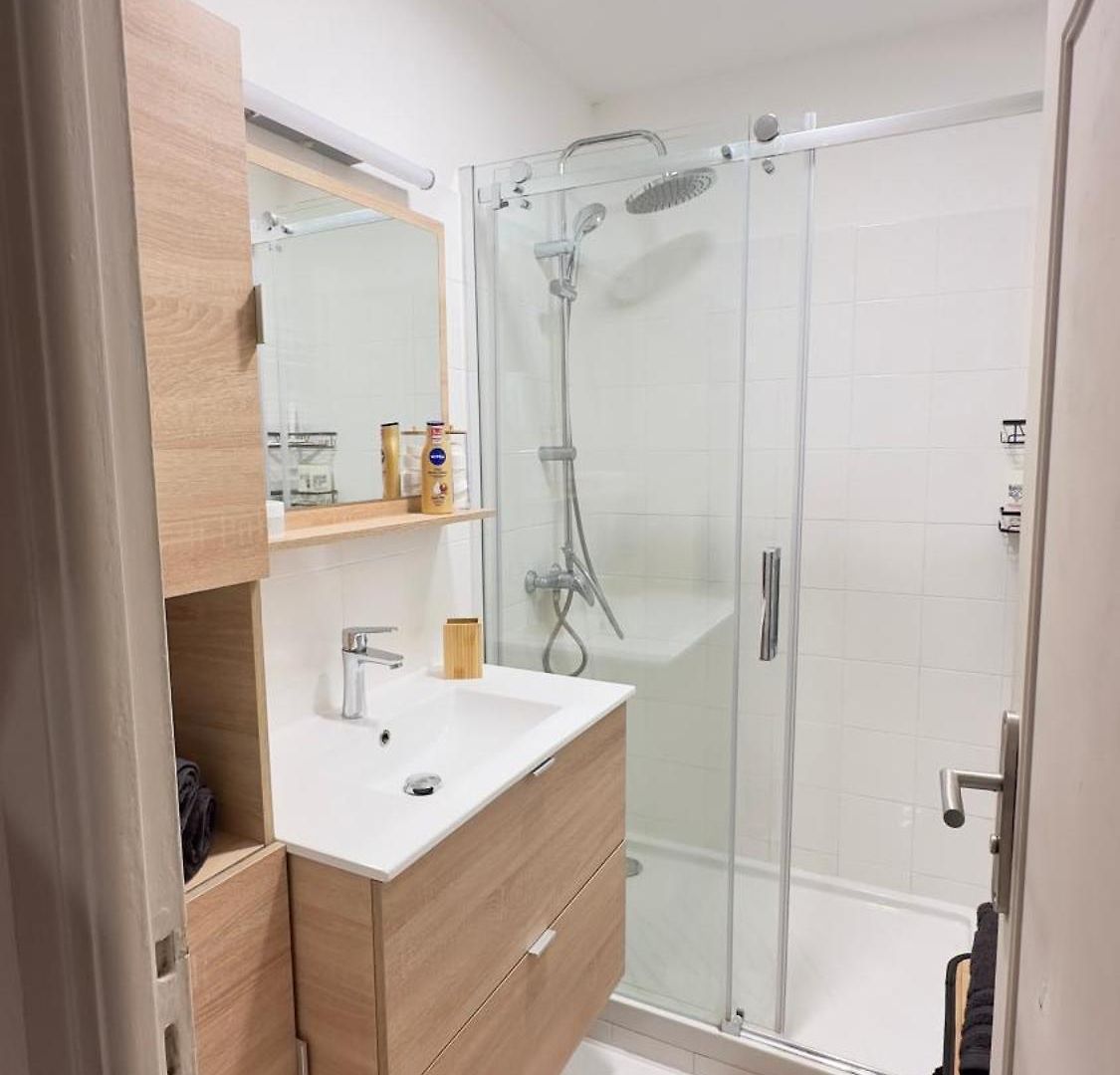 Charming And Spacious Two-room With Terrace And Ac