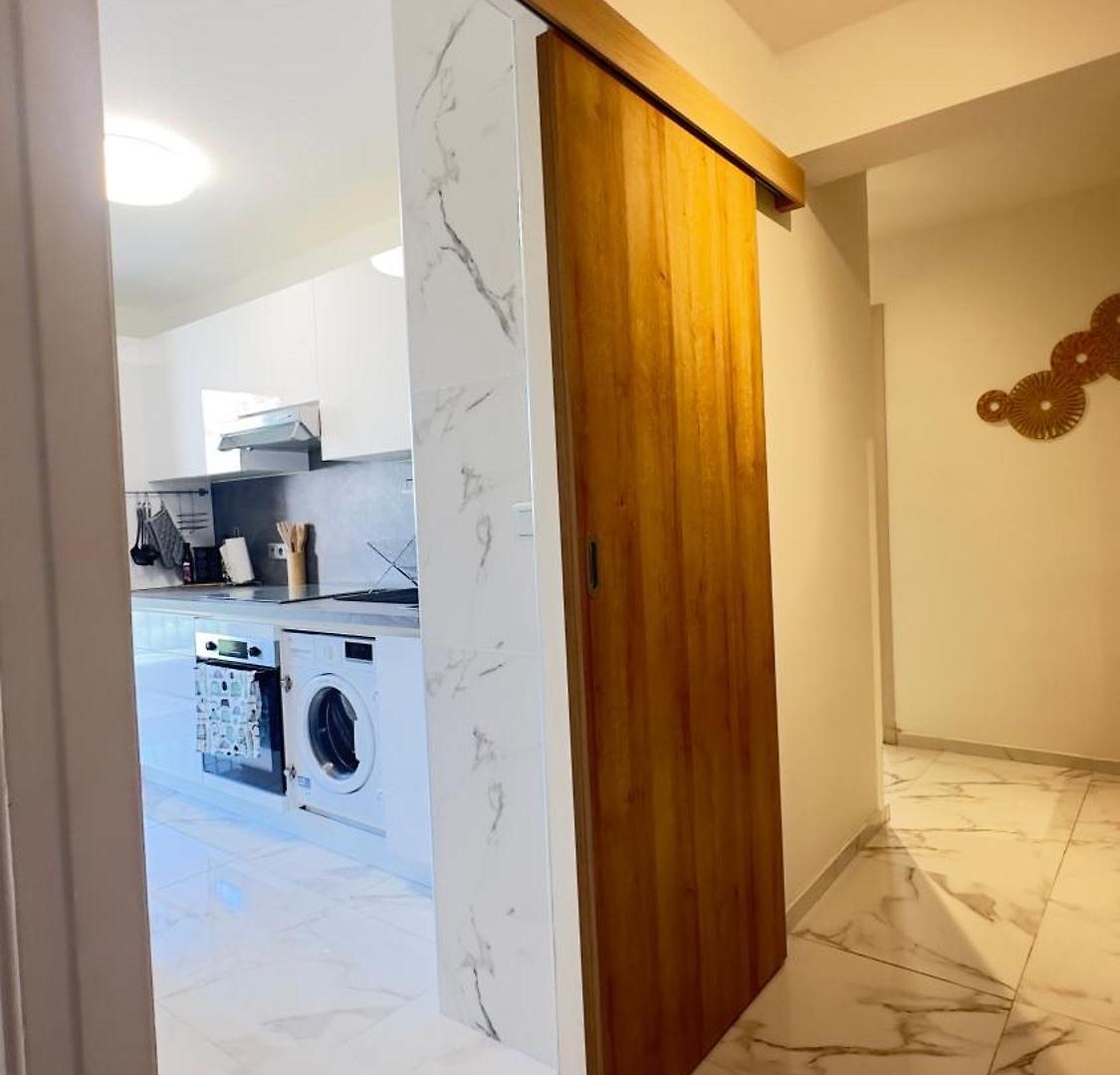 Charming And Spacious Two-room With Terrace And Ac Apartment *