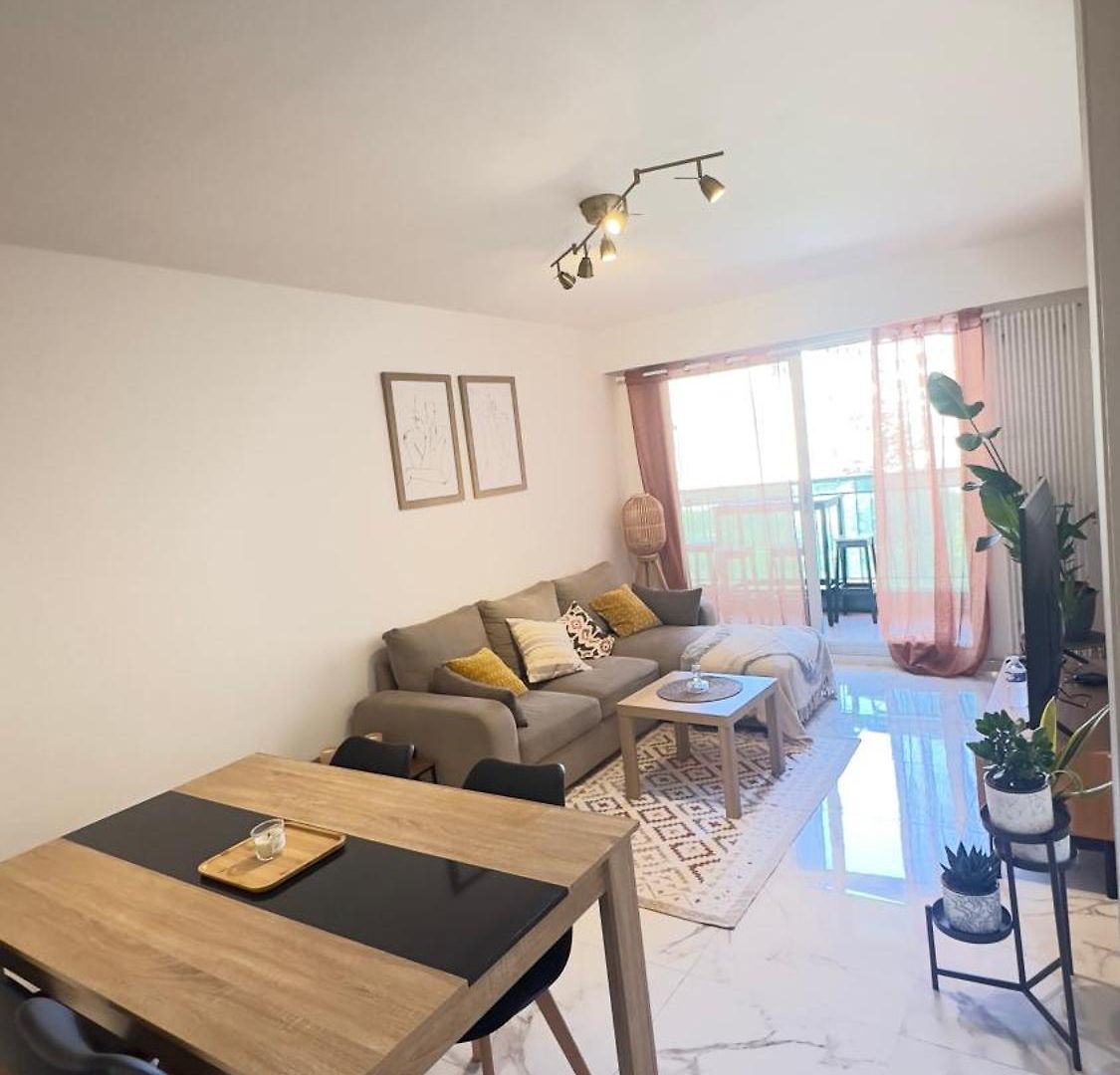 Apartment Charming And Spacious Two-room With Terrace And Ac