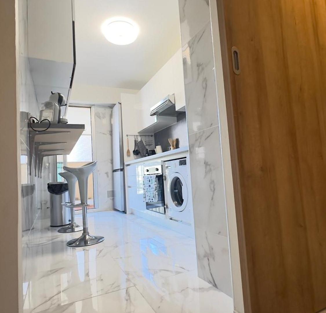 Charming And Spacious Two-room With Terrace And Ac Apartment *