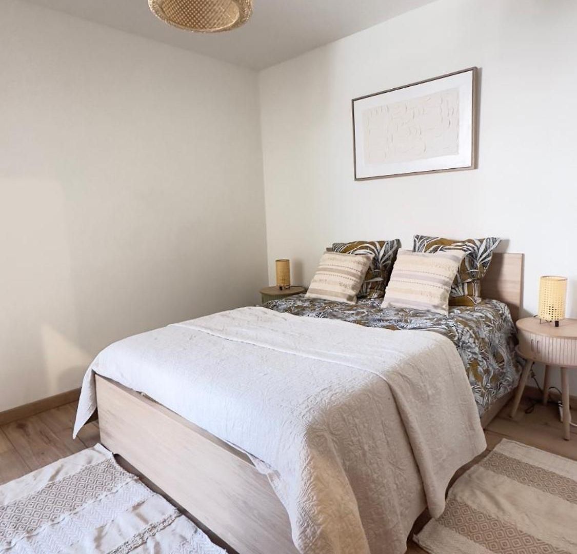 Charming And Spacious Two-room With Terrace And Ac