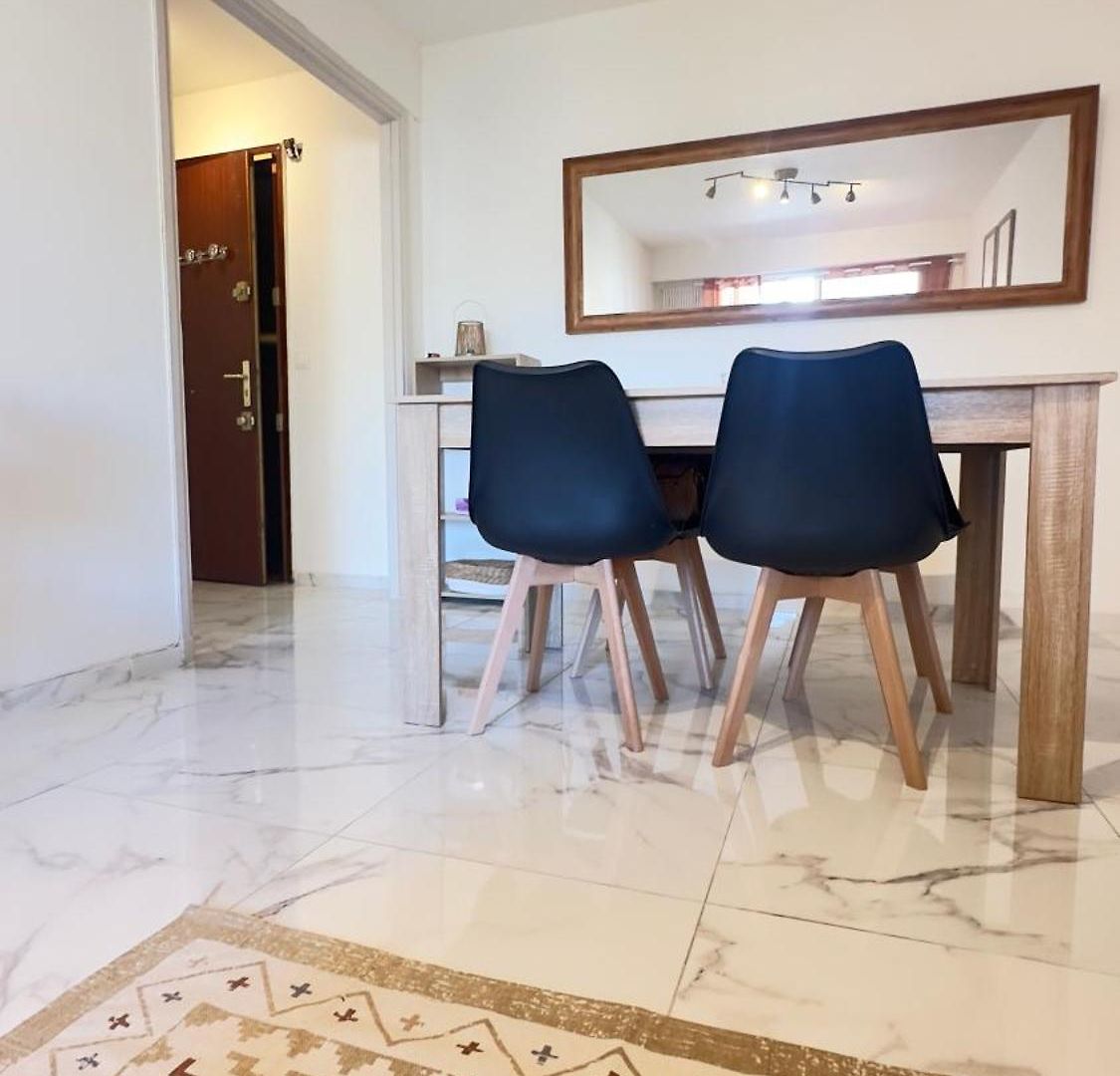 Apartment Charming And Spacious Two-room With Terrace And Ac