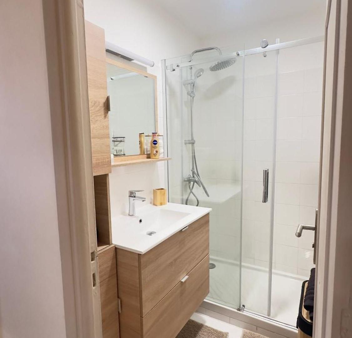 Charming And Spacious Two-room With Terrace And Ac Apartment *