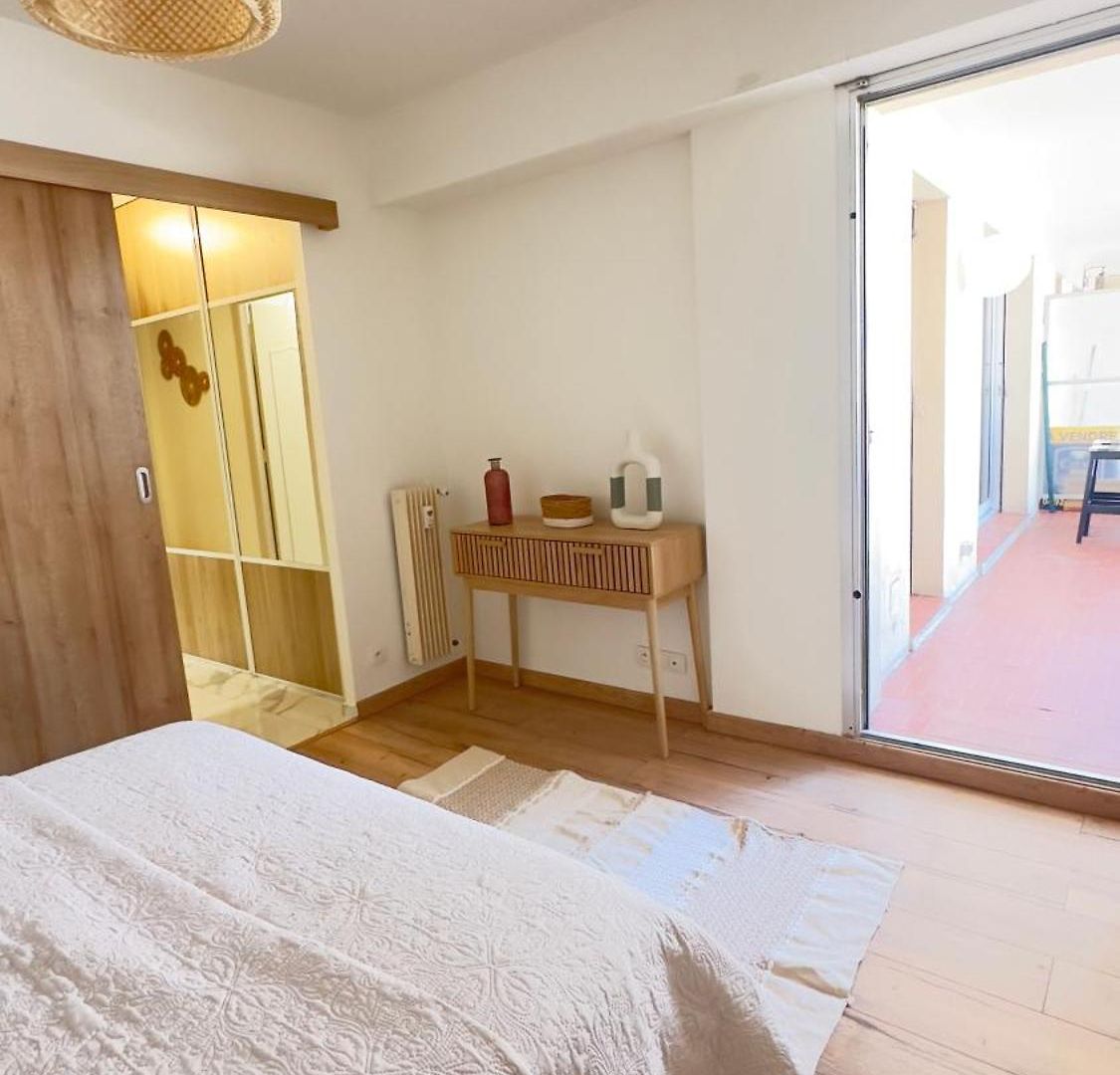 Charming And Spacious Two-room With Terrace And Ac