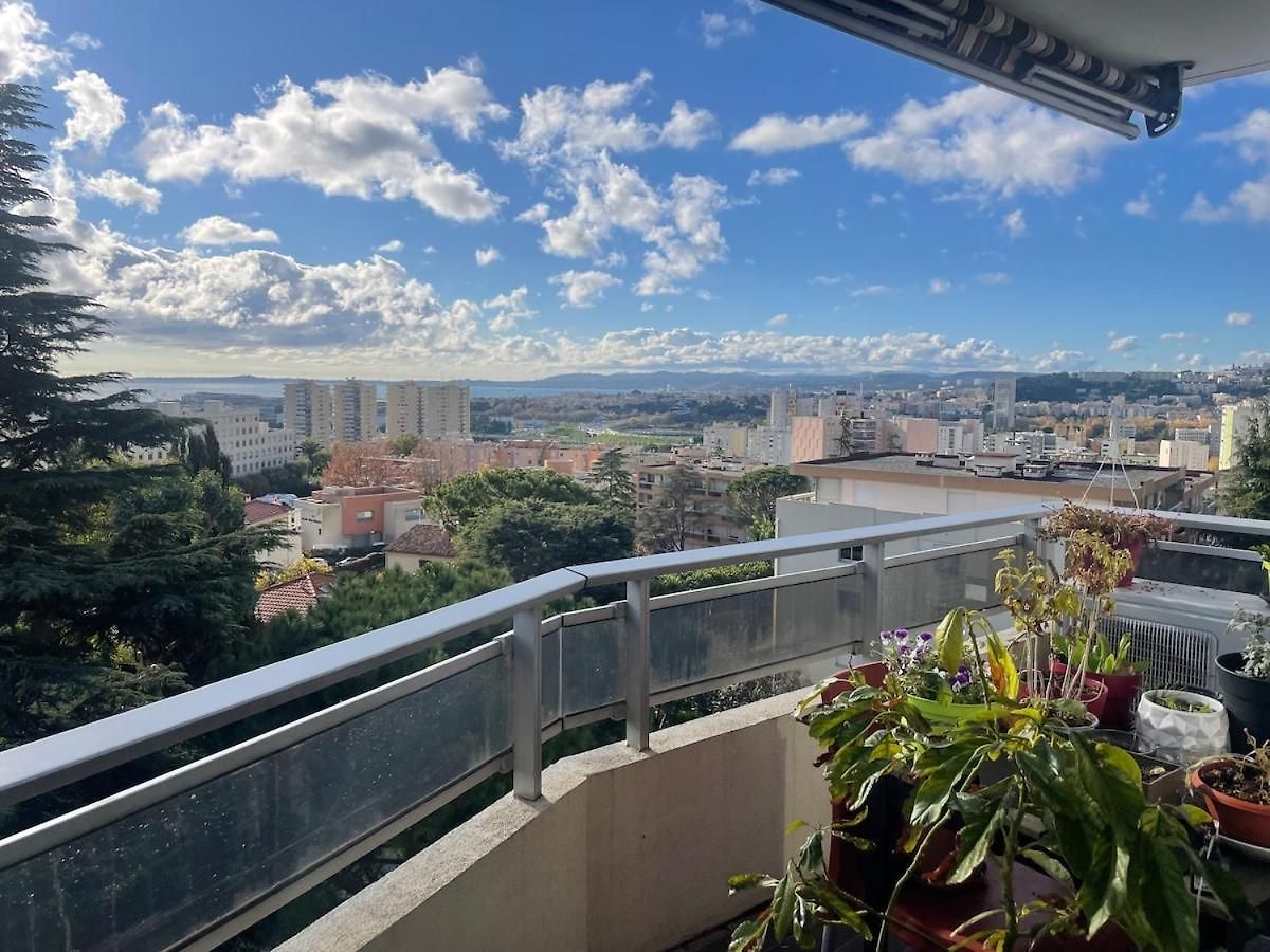 Large 2-room Bright Sea View Near Airport Appartement