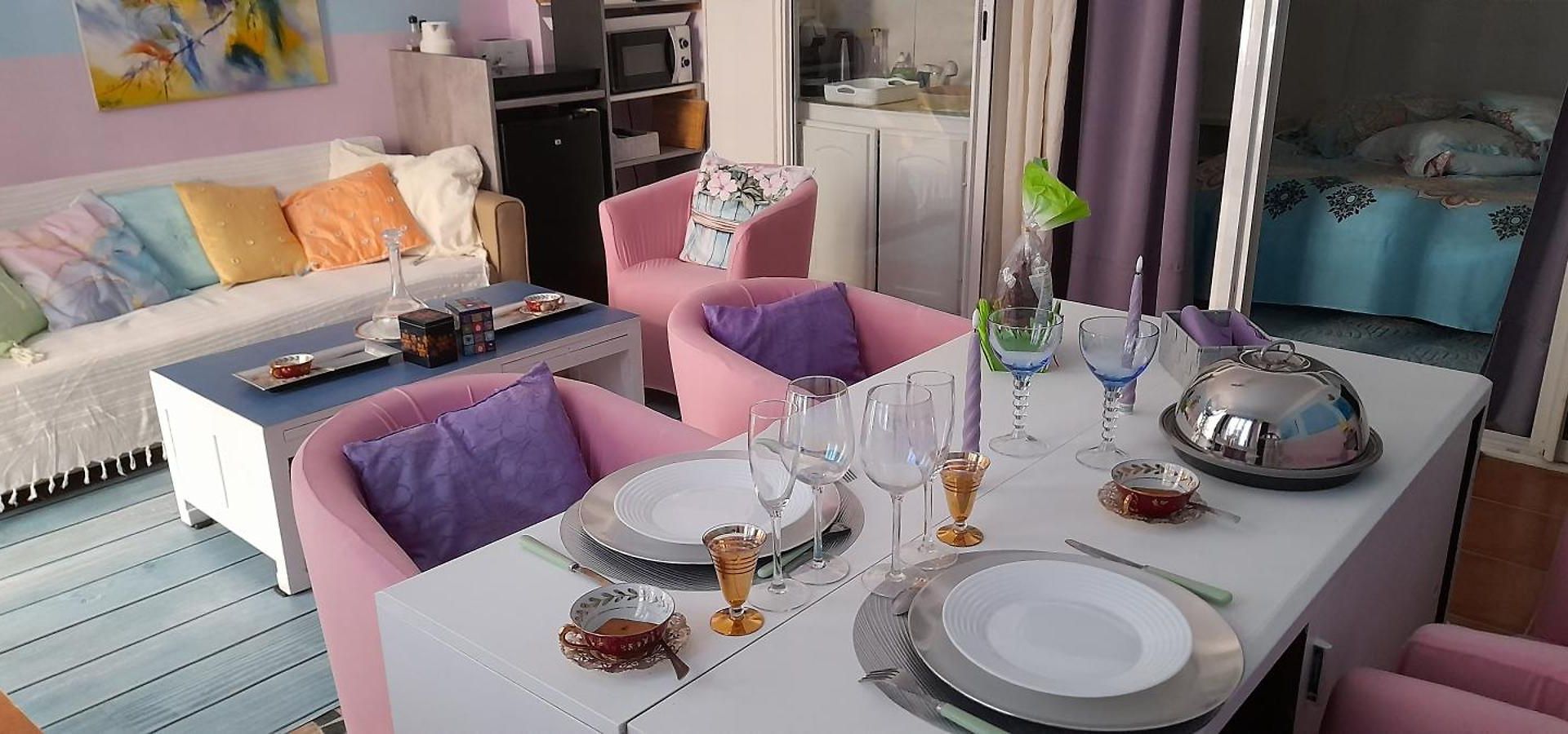 Couette-café Exclusive Dans 2 Pieces 40 M2 Atypique Original Dans Grande Structure Type D'hote 80 M2 200 M Promenade Des Sejour