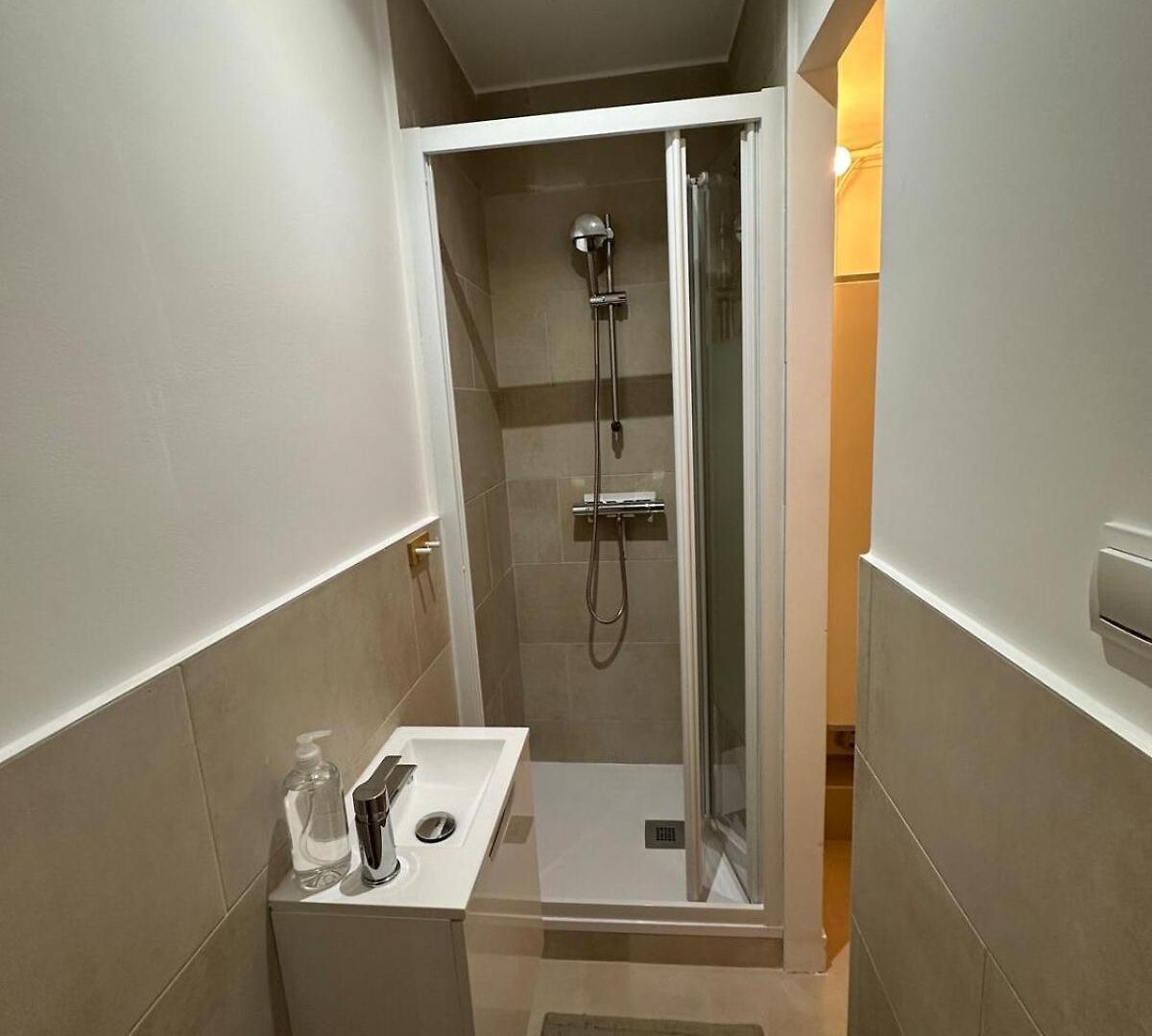 3 Bedroom Center Apartment *