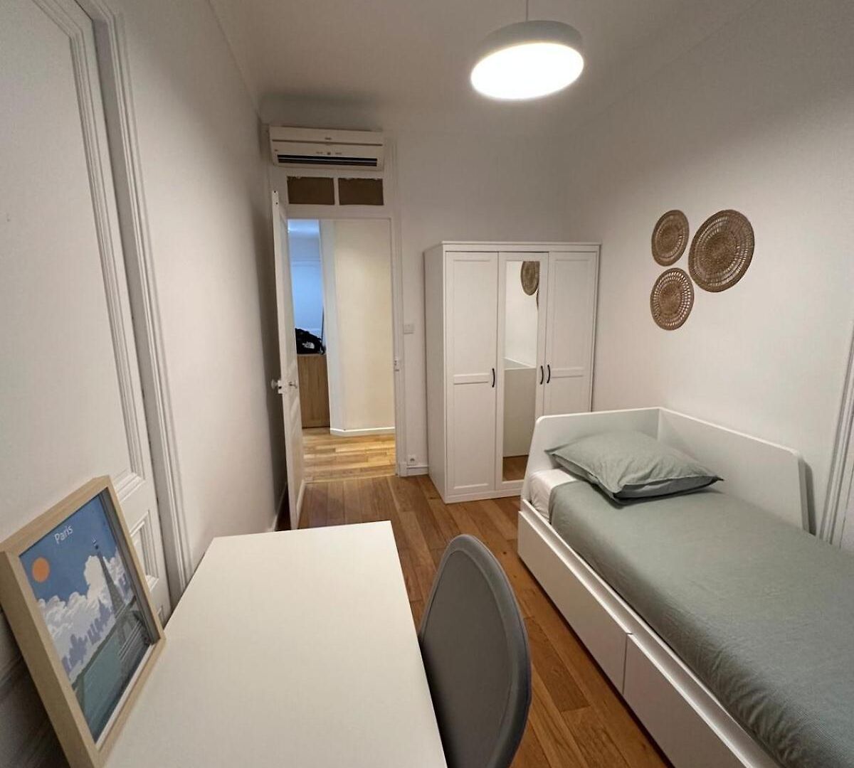 3 Bedroom Center Apartment Nice