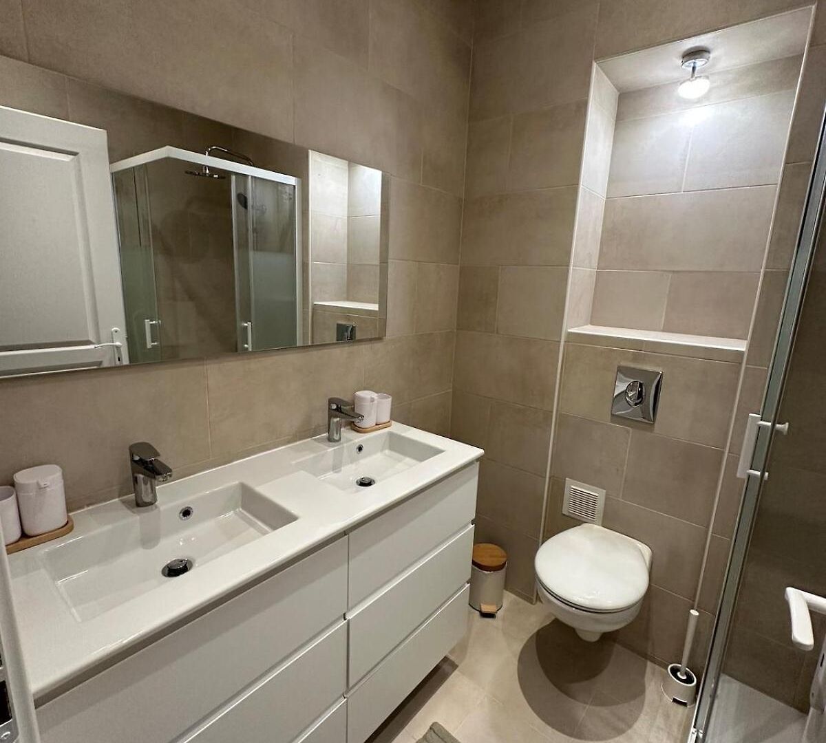 3 Bedroom Center Apartment