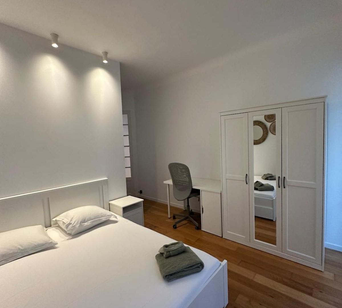 3 Bedroom Center Apartment Nice