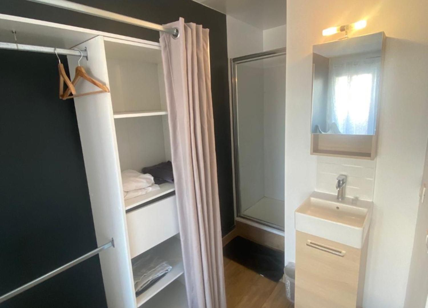 De 4 Proche Plage, Tram Et Aeroport Séjour chez l'habitant *