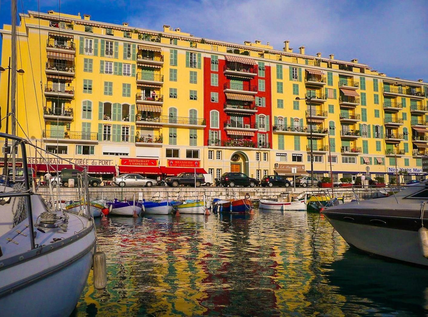 Beautiful Port De