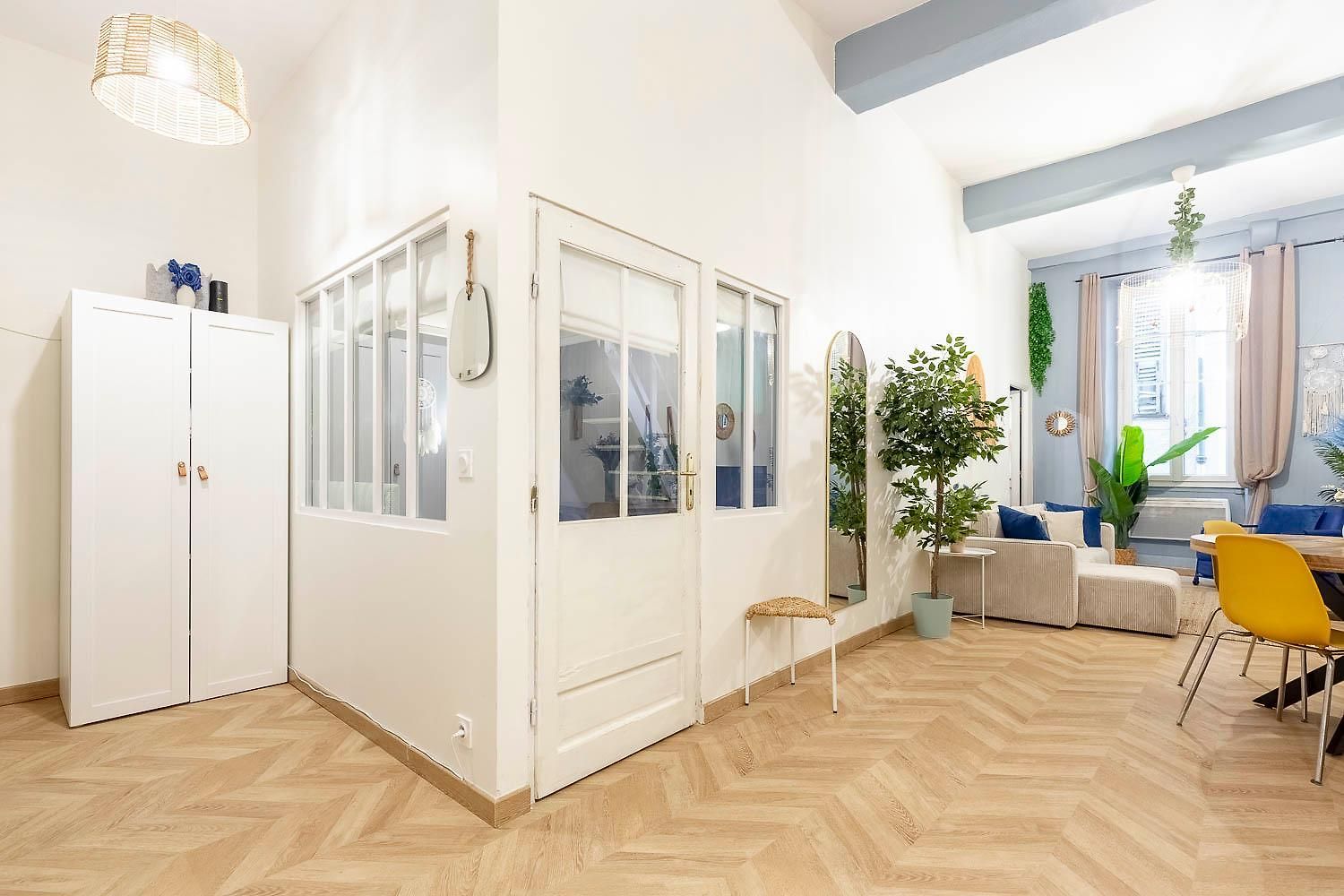 Portable Ac Boho Chic In Old Town Apartment *