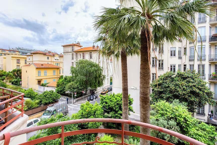 Avec Terrasse En Plein Cœur De à Deux Pas De La ! Appartement *