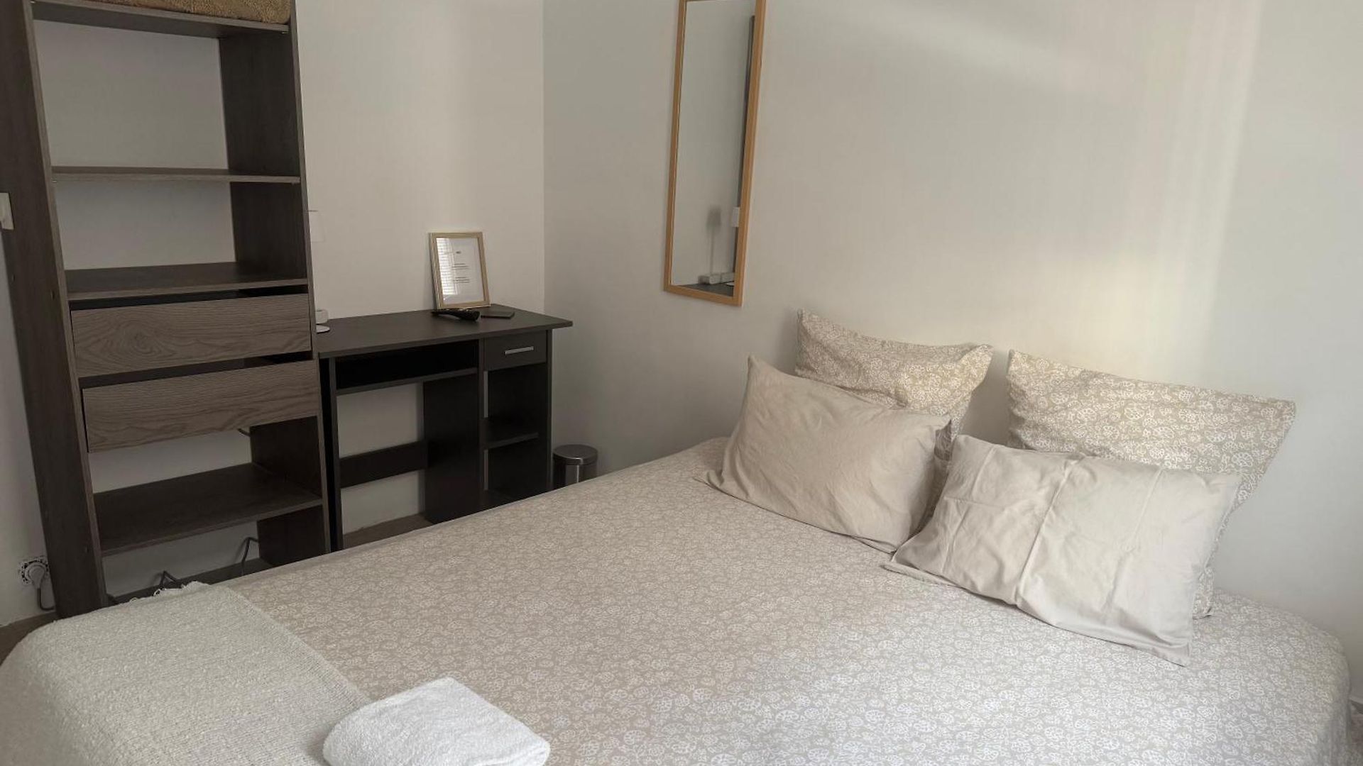 Location In Private Security With Free Parking, 1 Minute From Tramway, 9 Minutes From De Center, Accessible Transports * Nice