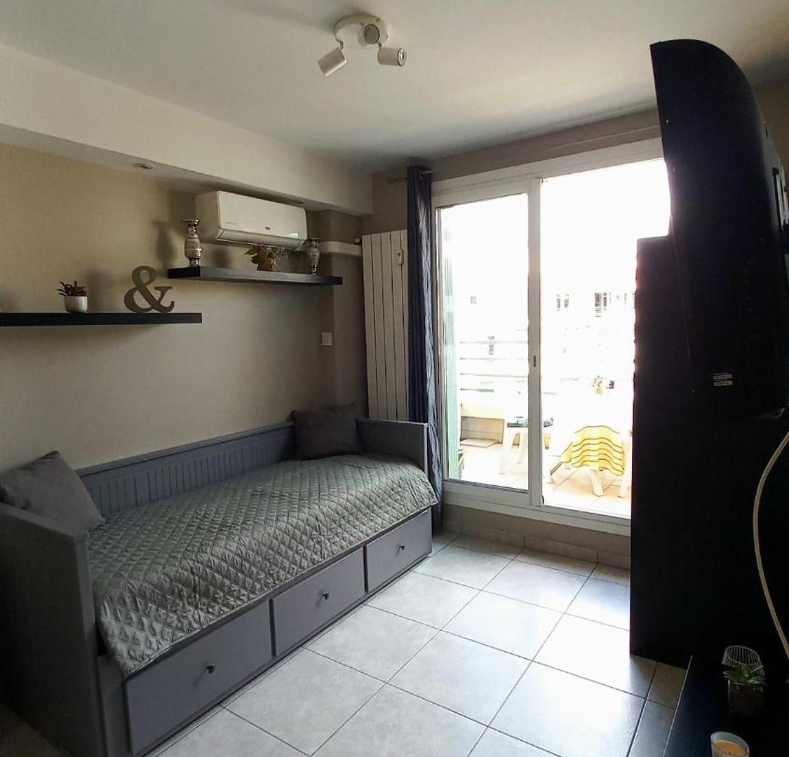 Charming With Terrace In Nice