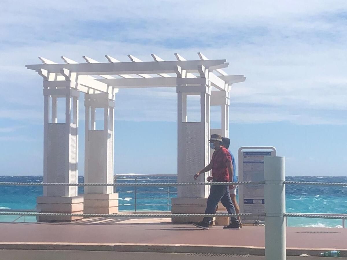 Grand Zen à Côté De La Promenade Des *
