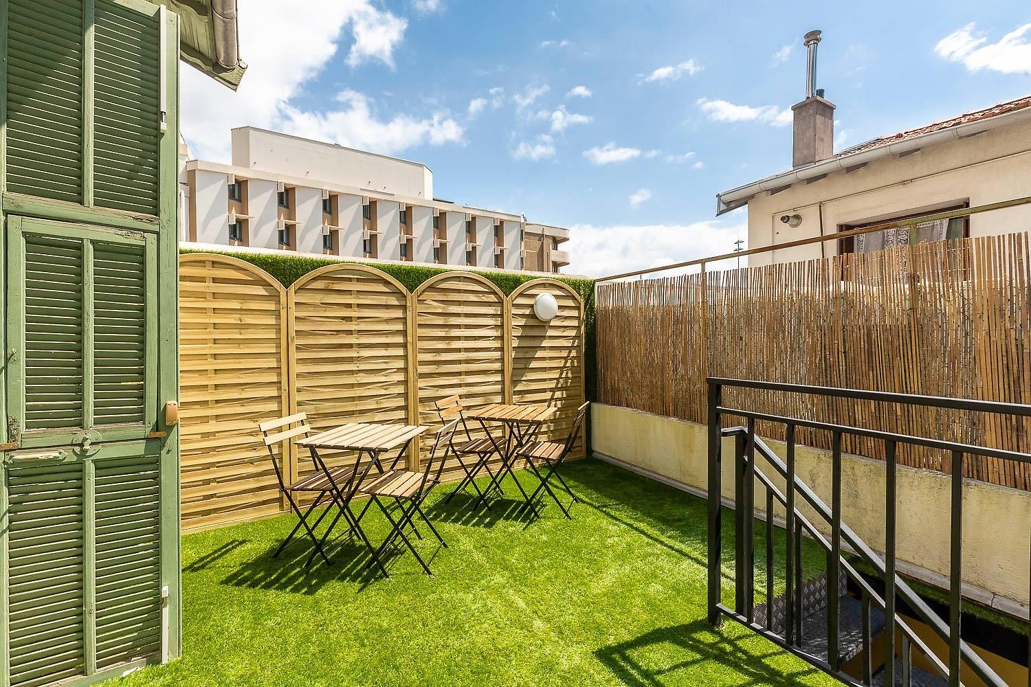 Maska - Avec Terrasse Proche Et Aéroport De