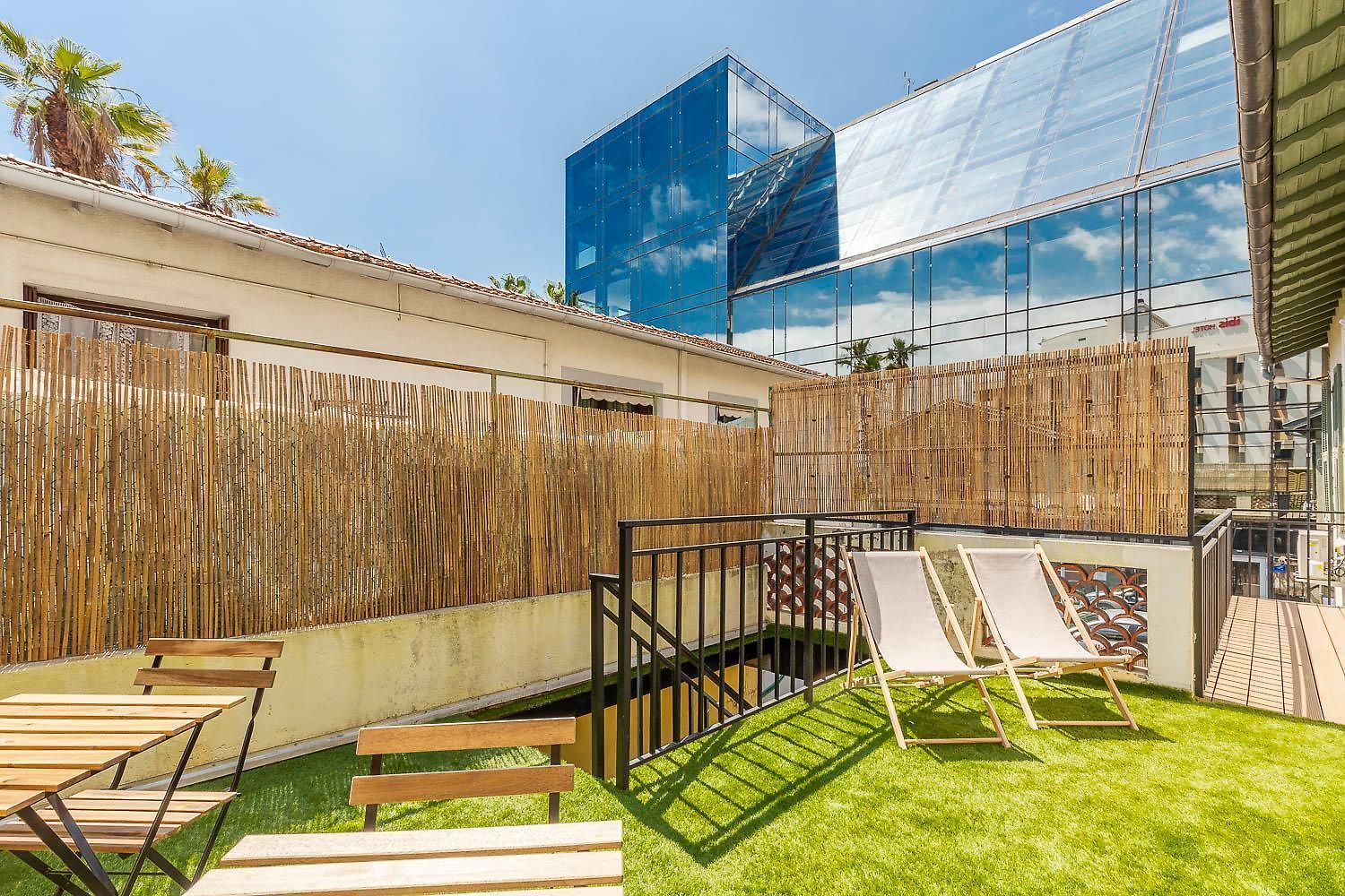 Maska - Avec Terrasse Proche Et Aéroport De
