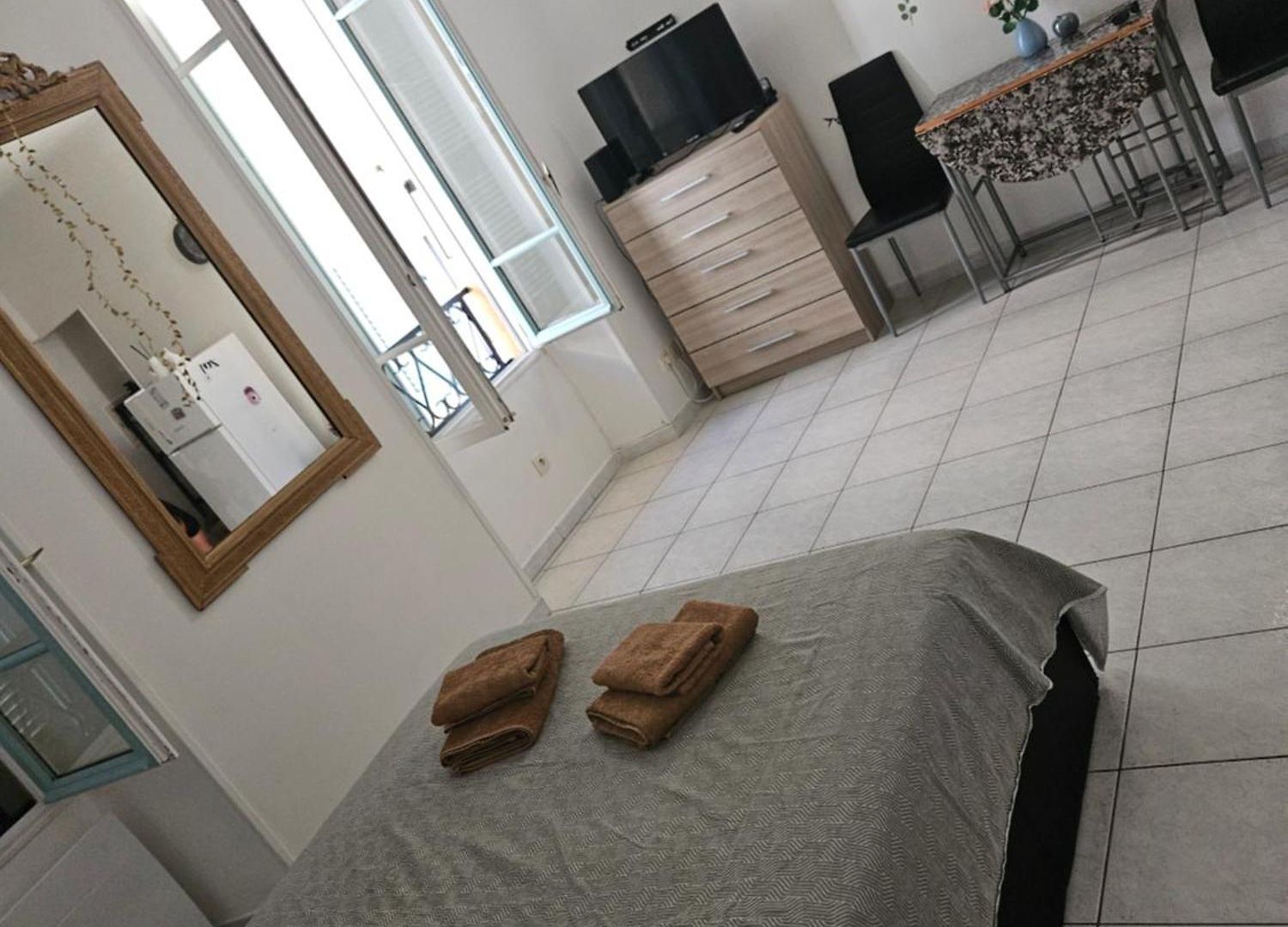 Apartment Centre *