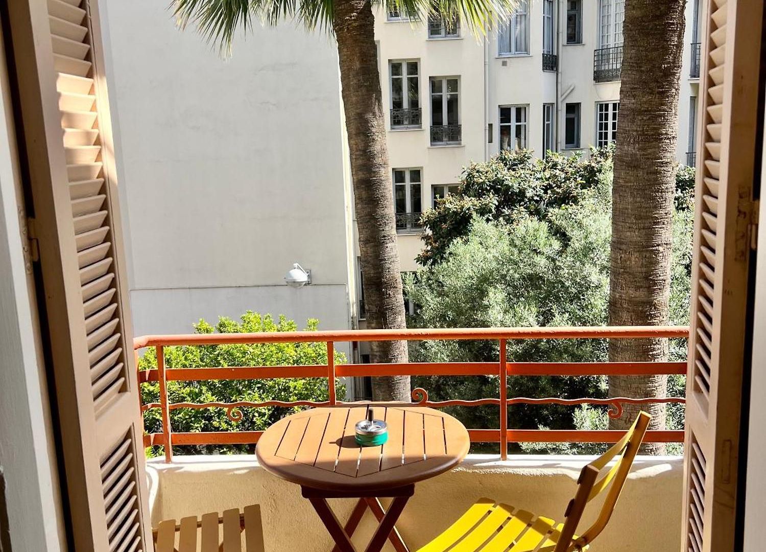 Avec Terrasse En Plein Cœur De à Deux Pas De La ! * Nice
