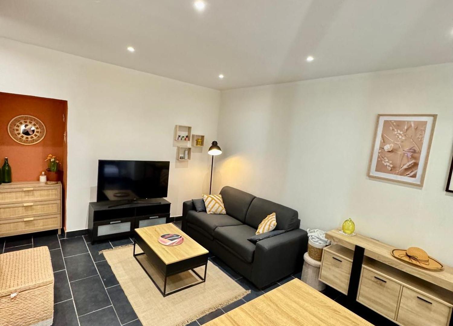 Apartment Joli 2 Pieces Avec Terrasse En Centre