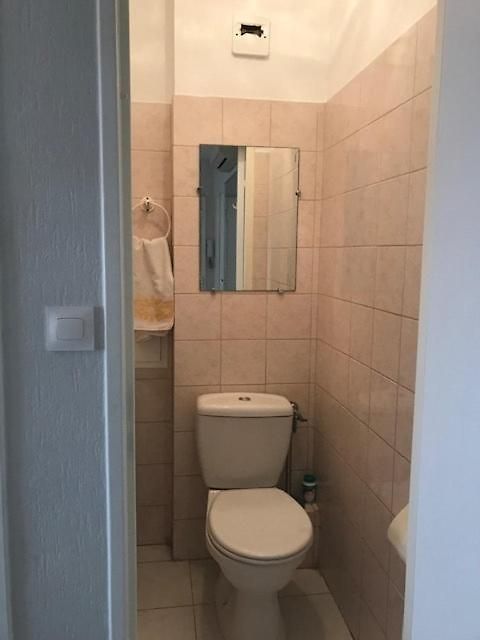 Spacious 2 Bedroom 1 Block From Beaches - And The Tram Nice