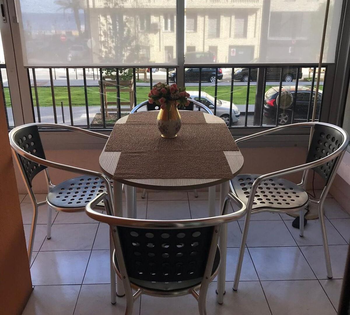 Spacious 2 Bedroom 1 Block From Beaches - And The Tram Appartement