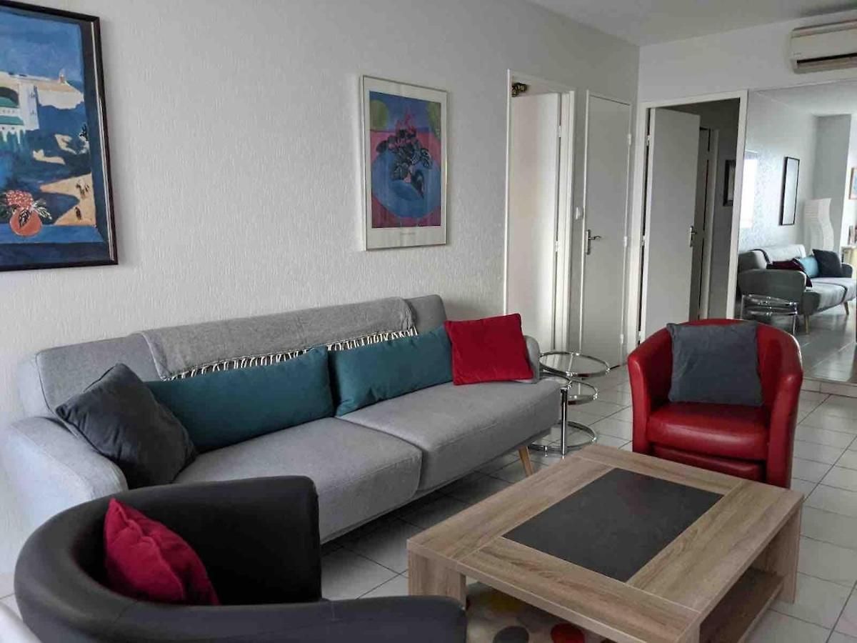 Spacious 2 Bedroom 1 Block From Beaches - And The Tram Appartement *
