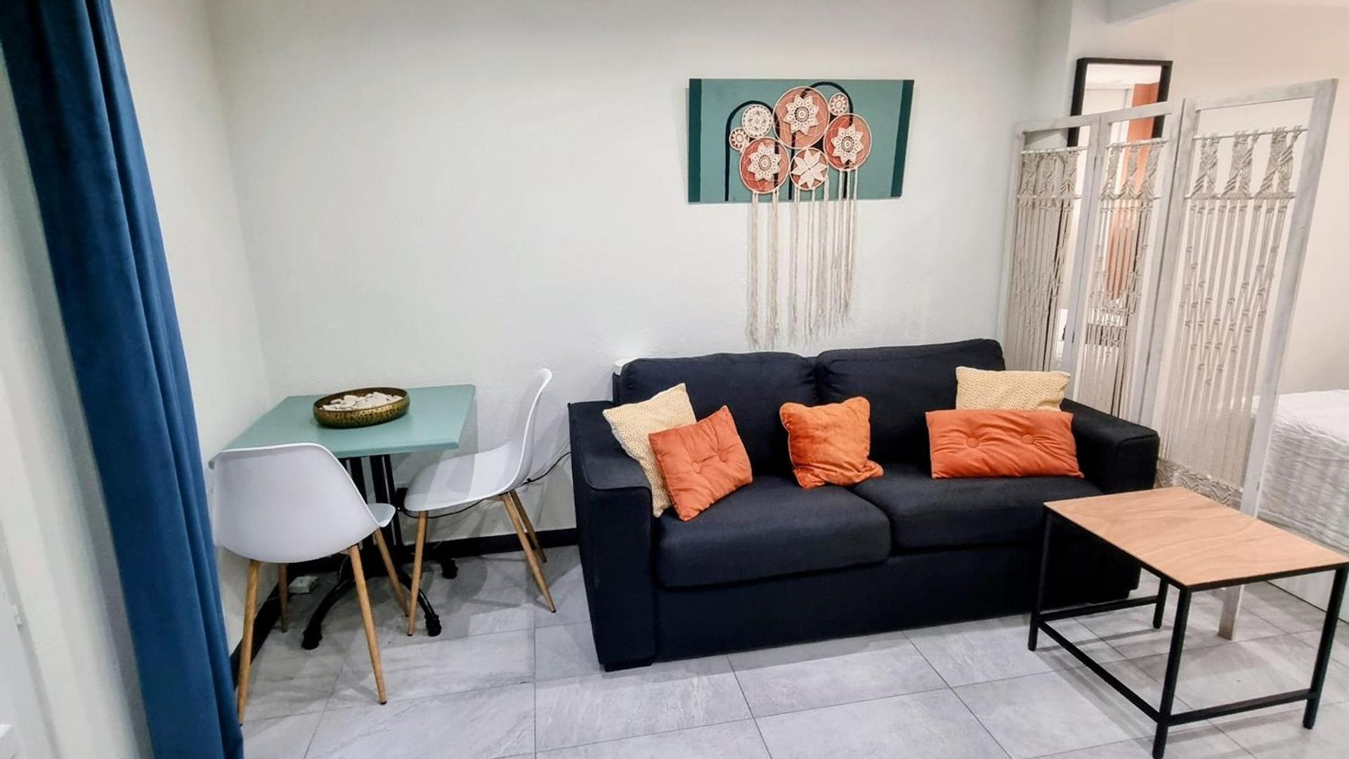 Apartment Spacious Full Of Charm, Recently Updated *