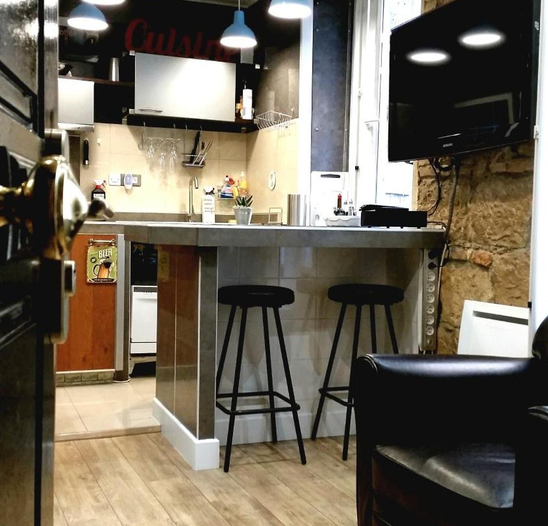 Bonaparte, Bienvenue Dans Le Quartier Du Port, Le Quartier De Avec Son Ambiance Estivale Qui Respire Les Vacances, Rafraîchissement Garantie Pour Arrivée Toute En Douceur Appartement