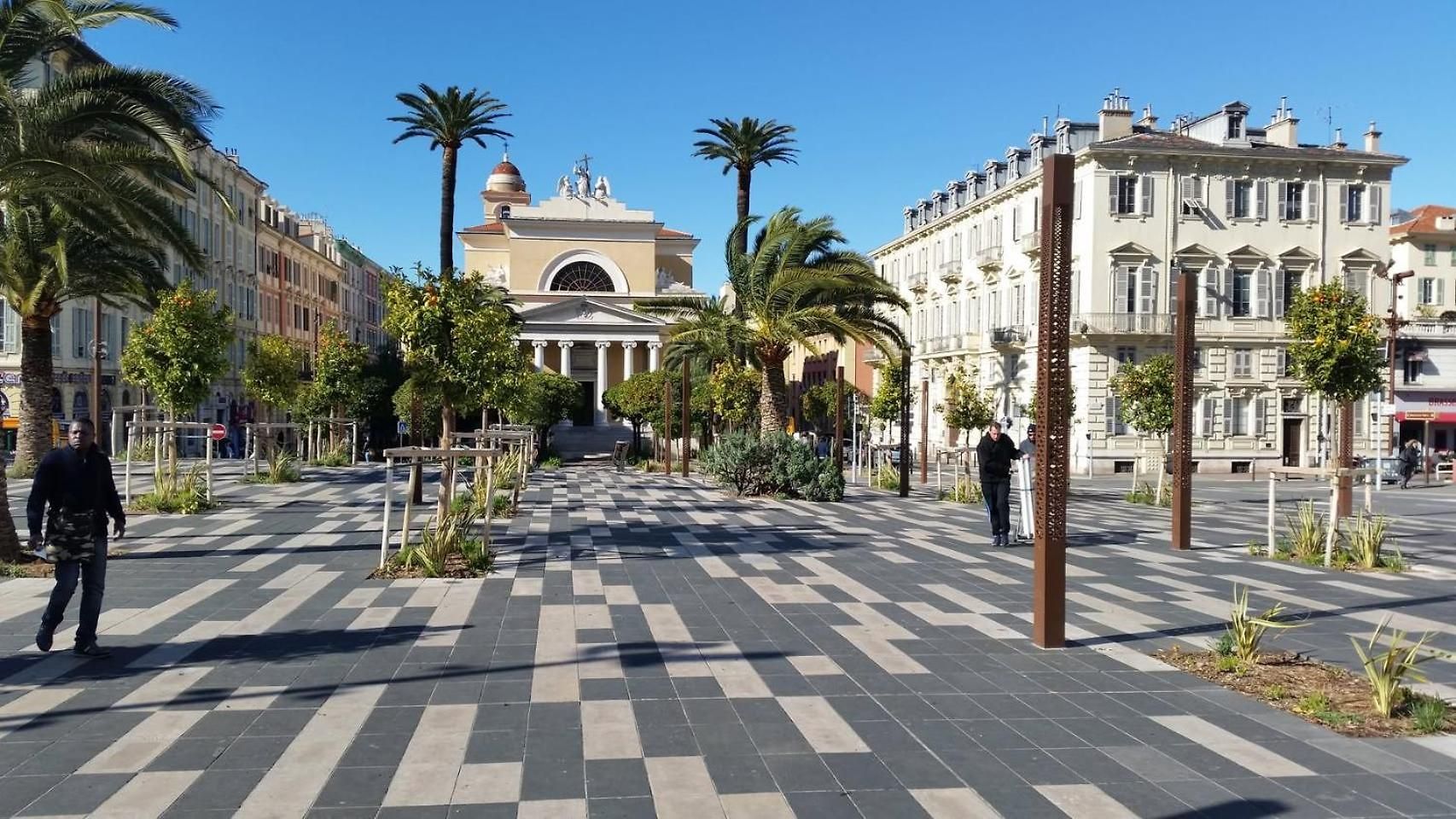 Bonaparte, Bienvenue Dans Le Quartier Du Port, Le Quartier De Avec Son Ambiance Estivale Qui Respire Les Vacances, Rafraîchissement Garantie Pour Arrivée Toute En Douceur * Nice