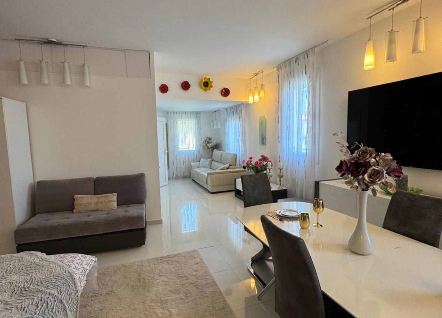 Appartement Maison Ariana *