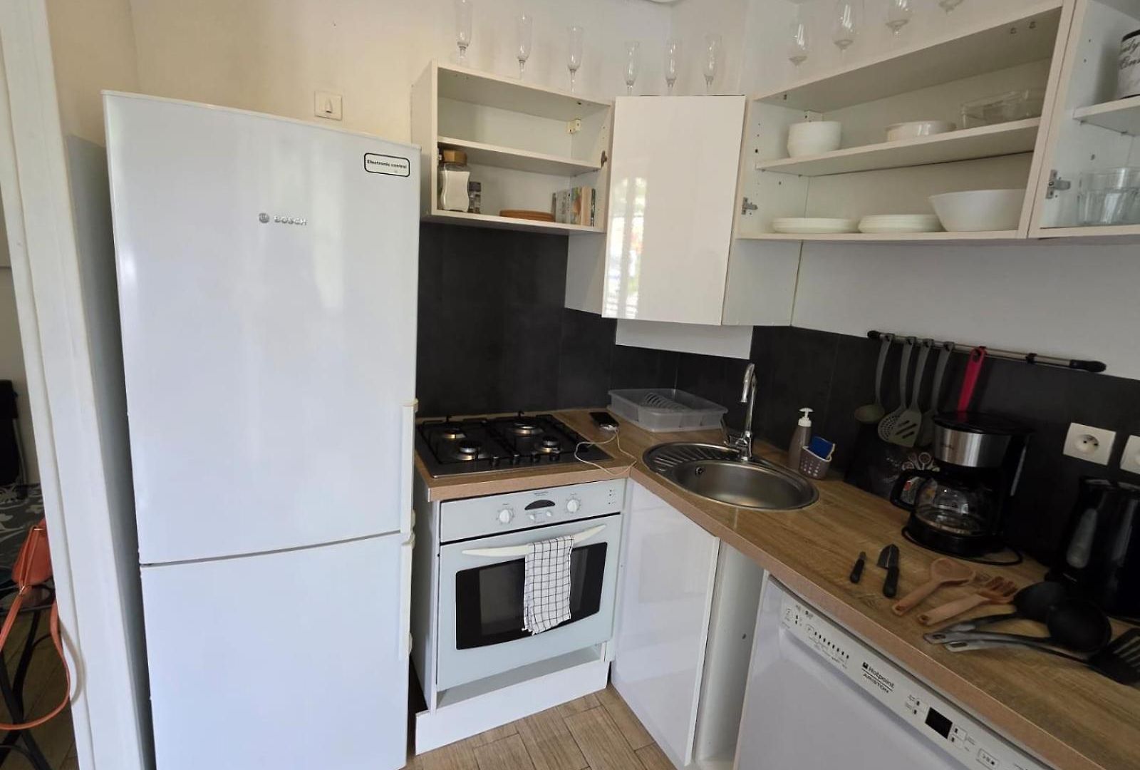 2 Spacious Bedrooms Near Riquier Station! * Nice