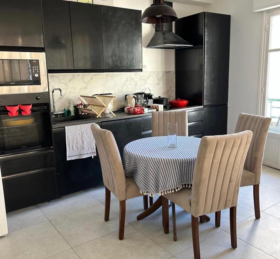 Couette-café Shared Flat In Liberation